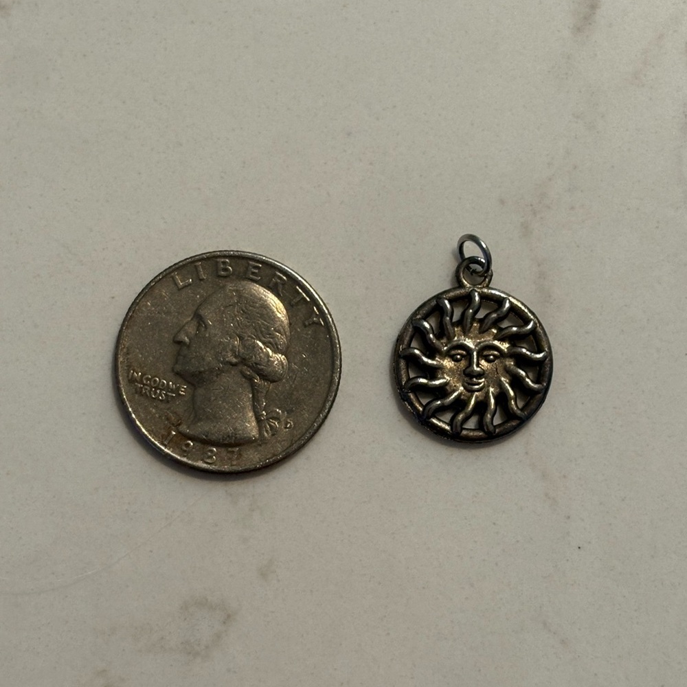 Sun charm - Picture 2 of 2